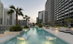Canal-View Serenity: Modern Studio in Sterling